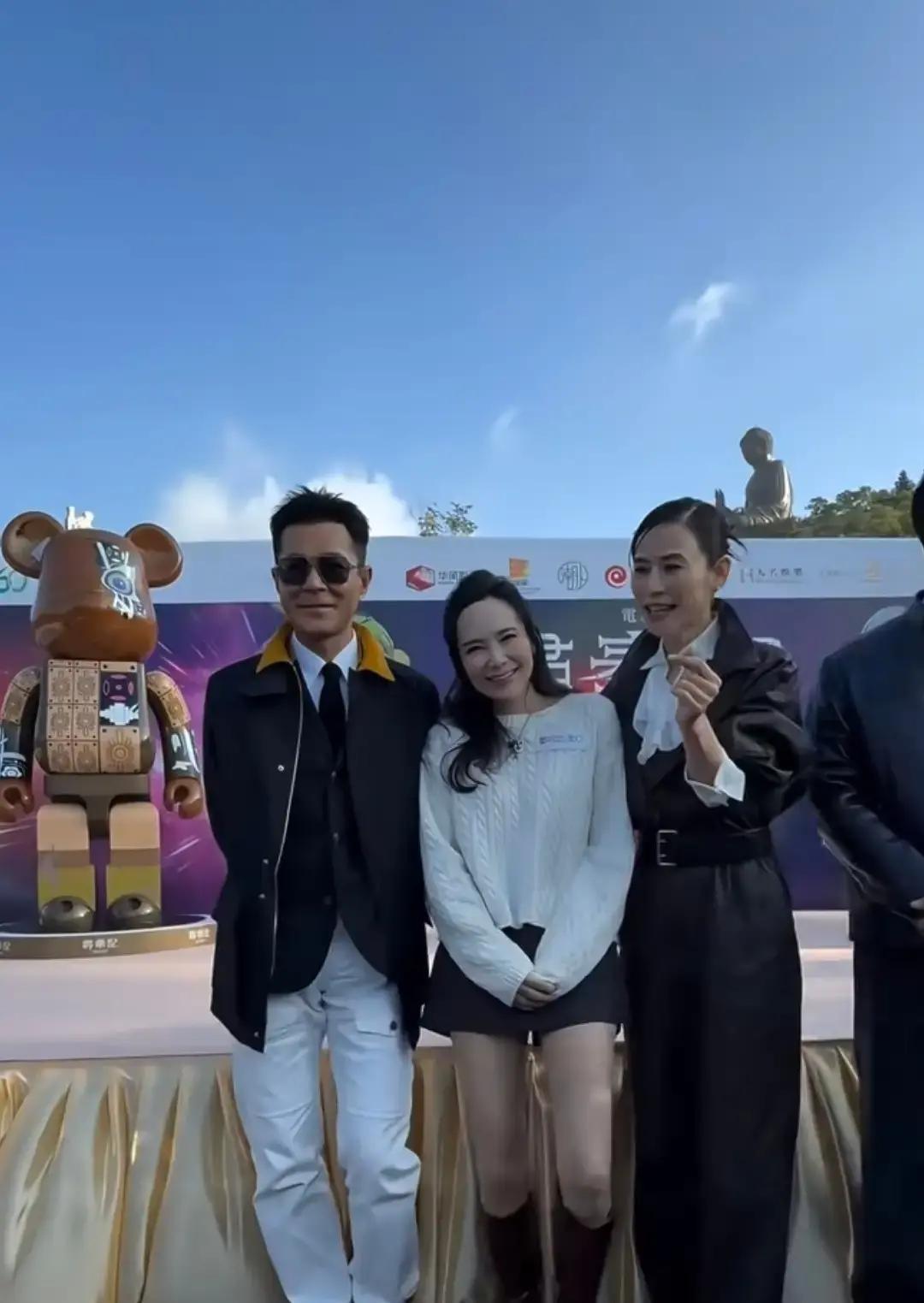 香港记者敢当面催婚古天乐：“你和宣萱几时结婚？”内地记者却从不敢这么问。为