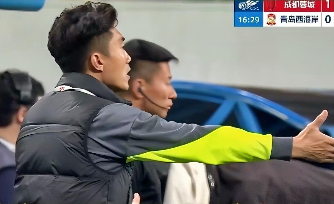 郑智太失败了！青岛西海岸就是客场虫，开场仅仅7分钟就落后了，后防线的球员都不知道
