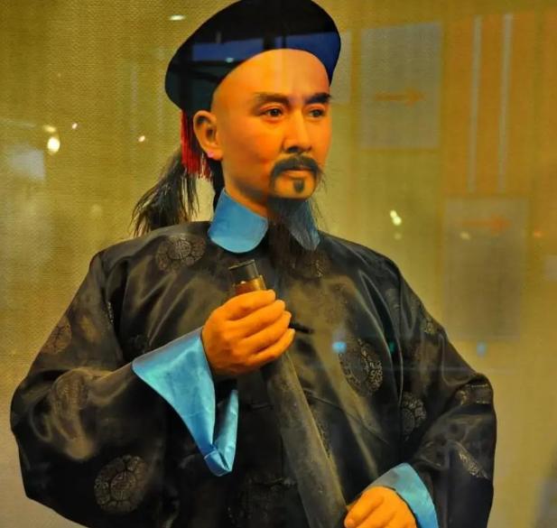 1844年，道光帝朱笔一挥，将民族英雄林则徐“发配”新疆伊犁。刑部官员们却