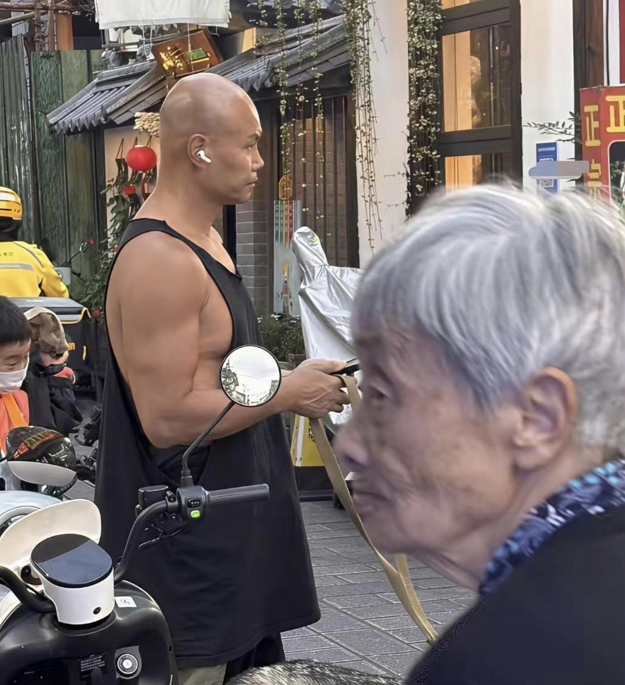 所以乐嘉这是照着少林寺十八罗汉练的自己？！他们这些不到退休年纪就实现财富自由的