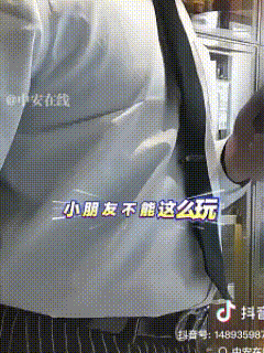 万万没想到！山东，一酒店工作人员好心提醒孩子远离旋转门，就怕孩子被夹伤出事，不过