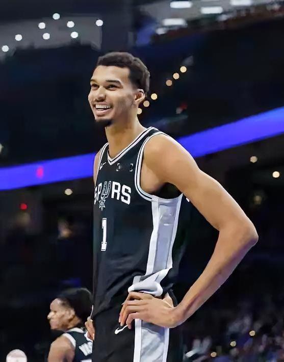 最近几场比赛文班亚马的盖帽数量明显没那么炸裂了这可能和对手对他的研究比较多