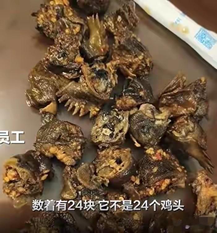 5月9日，云南墨江，顾客进餐馆点了一黄焖鸡，用筷子翻了翻，把顾客气笑了，一盘黄焖