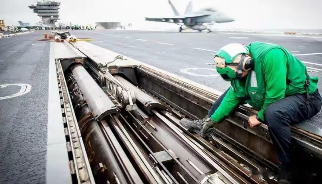 航空母舰的弹射系统到底有多难搞？电磁弹射，现在美国人已经彻底绝望了。特朗普公开