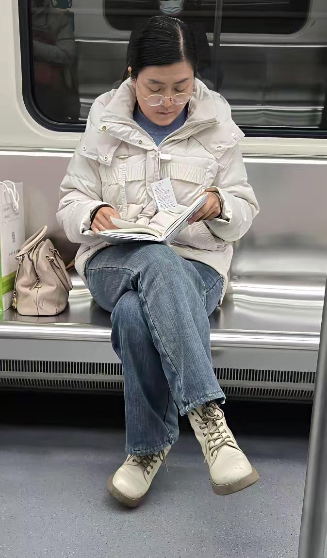 总是有这样的大神存在！真心建议商家能刷到这个信息如果遇到了这个衣服要求7天无