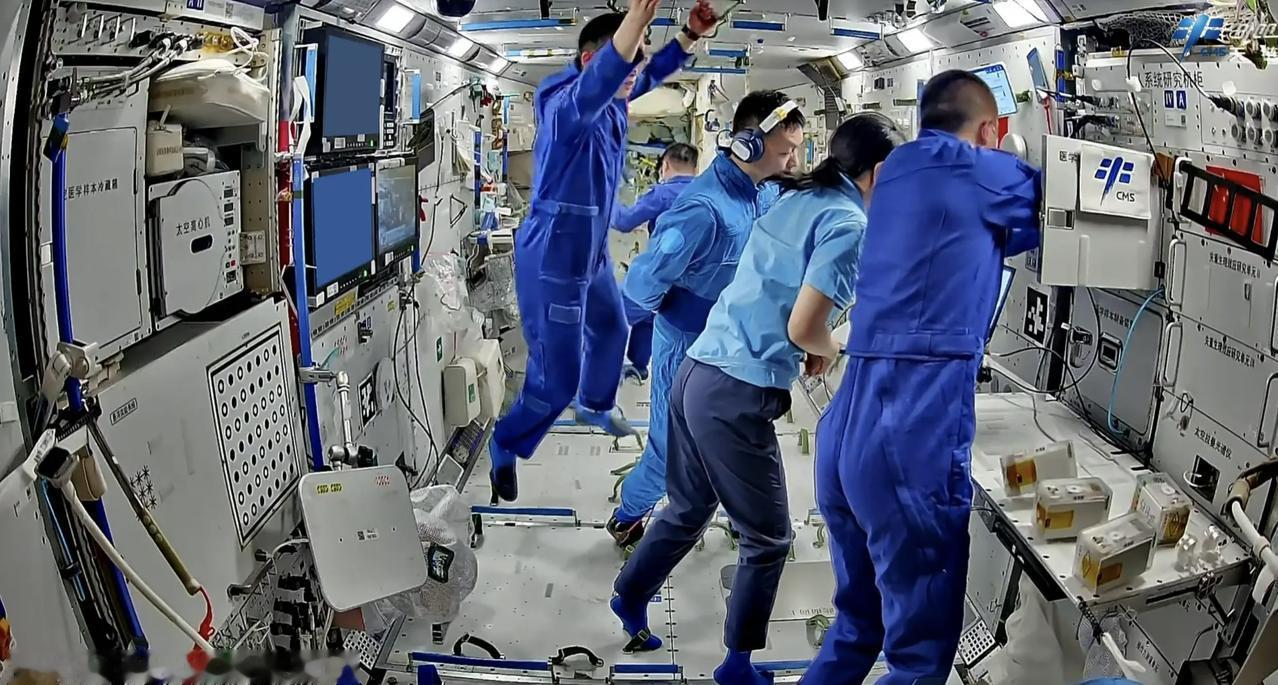 6月8日，据社交网站报道，第23号航天员乘组已经适应微重力环境了，三位航天员状态