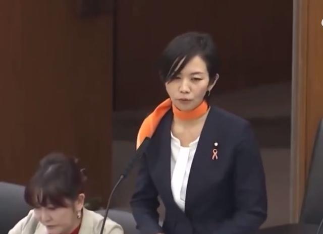 日本有一个女议员在国会上的发言视频曾被传到了全世界。说句实话，听完她的每一句话，