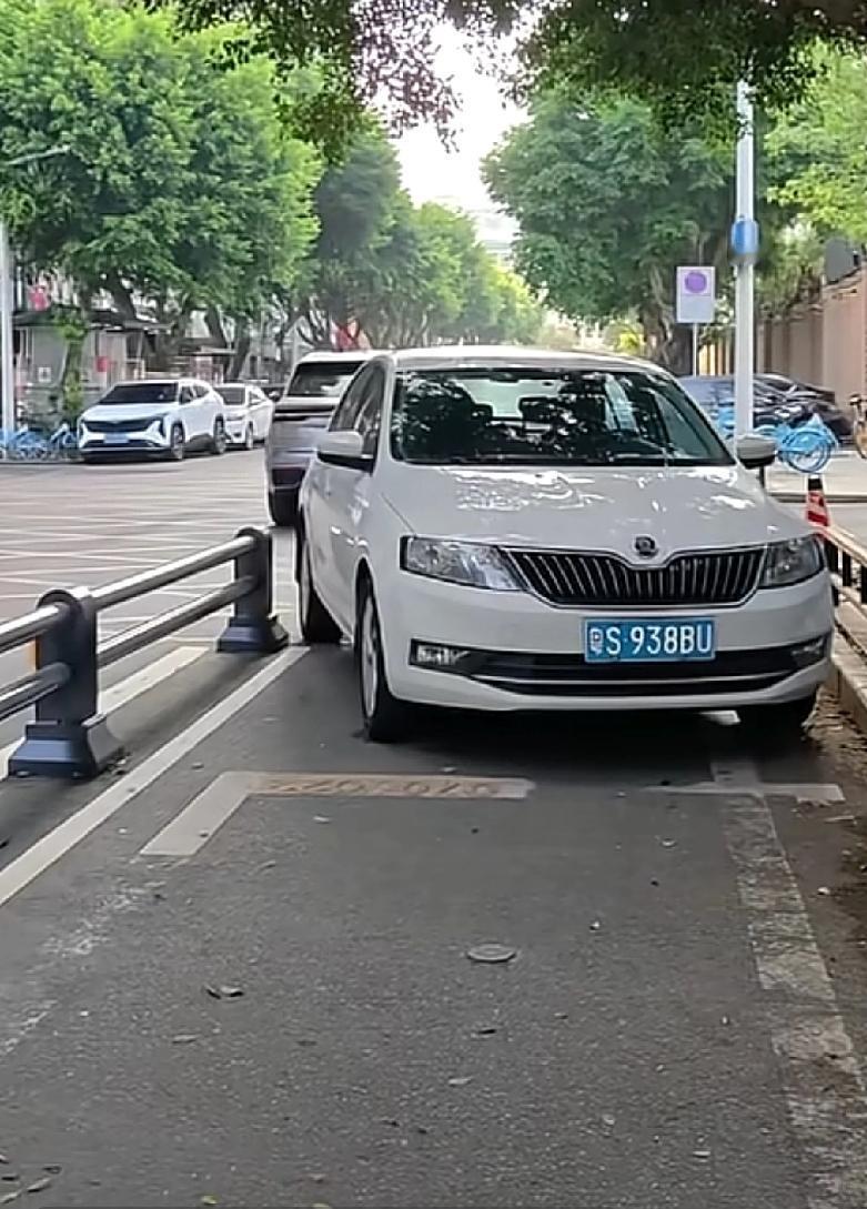 如果你是一个东莞的朋友，在下班的时候遇到这样的问题，该如何解决非机动车道上遇到