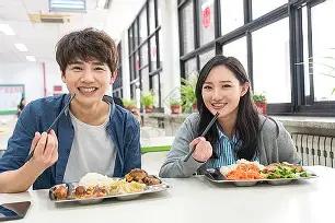 在小市县待过的人都知道，体制内最接地气的神仙福利，不是公积金、补贴，而是单位自营