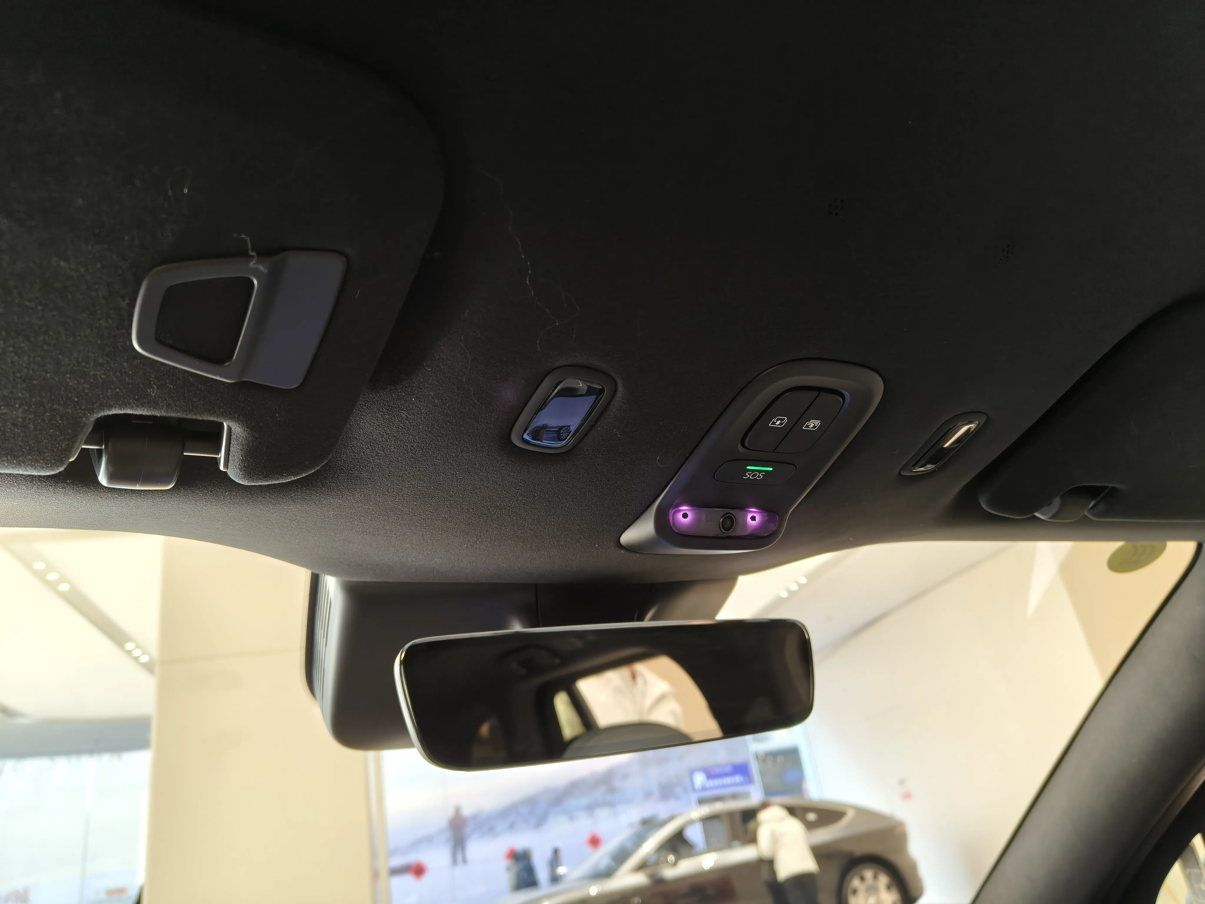 以前买蔚来要数学好，现在语文好就行。