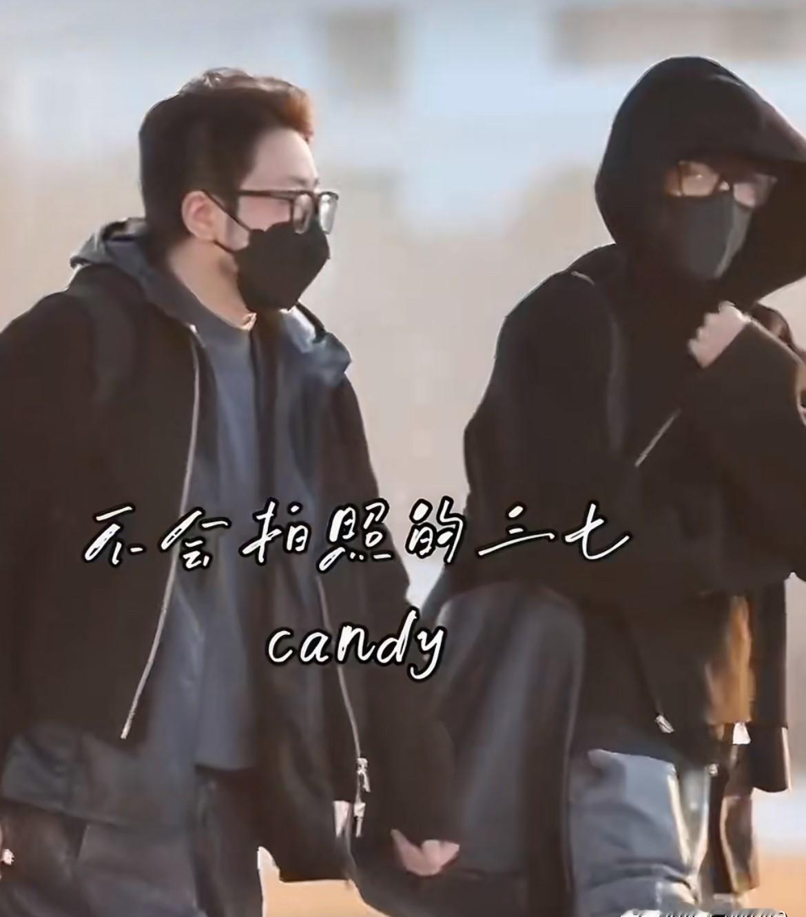 你知道吗，肖战在机场不是躲镜头，他是在“猎杀”镜头。别的明星代拍跟一路，他不一