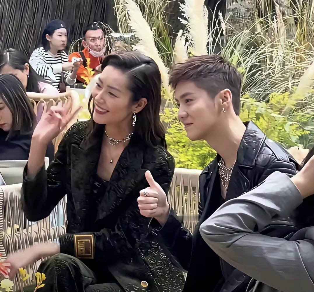 万万没想到啊，鹿晗剪个短发直接冲上了热搜！昔日那个清秀少年突然变成飒爽型男，评