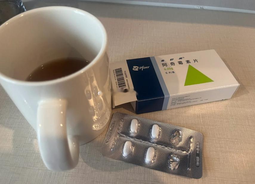 支气管炎支棱起来。一阵气上来就狂咳几十次。干咳没有痰。这两年不知道是年纪上来了还