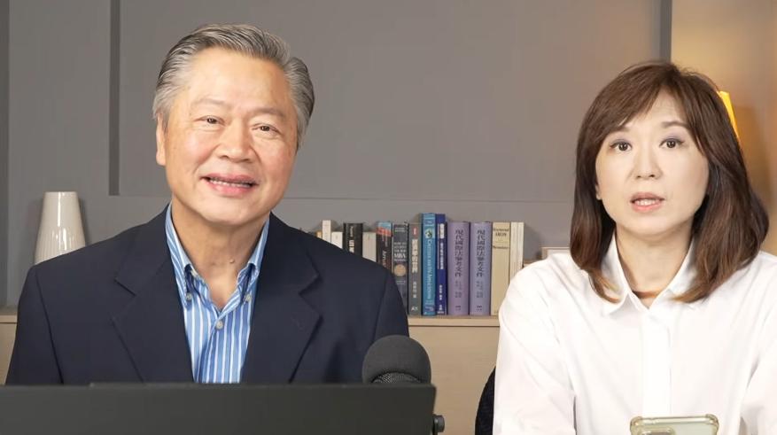 赖岳谦夫妇9月12日在自己的社交媒体频道上以“离开！心更宽！”为题进行了一场直播
