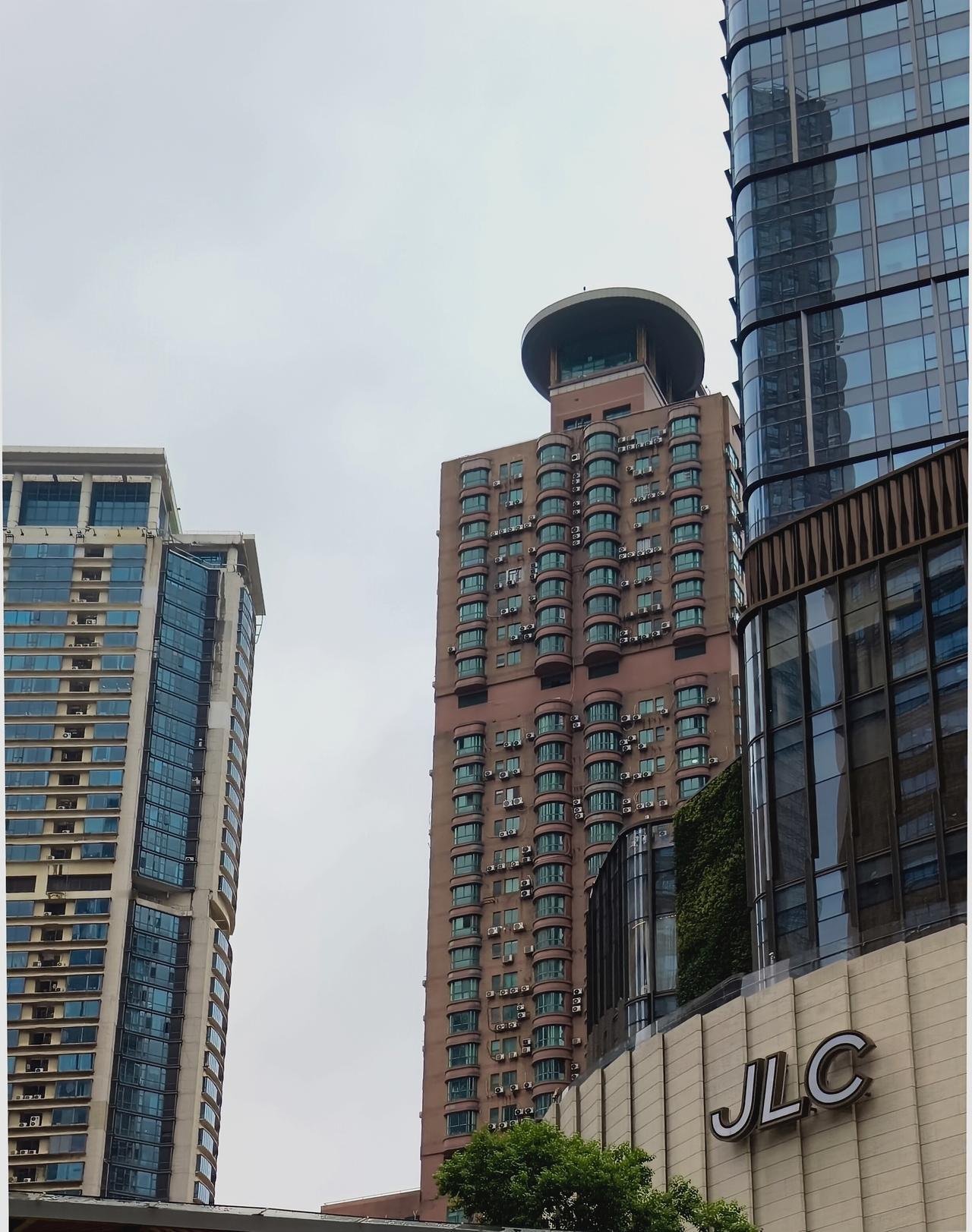 《在南京有这么一个大厦：它让外卖小哥直接崩溃，让入住者等电梯等到怀疑人生....