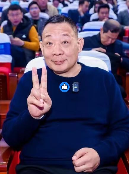 我估计，胖东来这次又把流量玩明白了！于东来搞起2万一人的企业参观，每月只