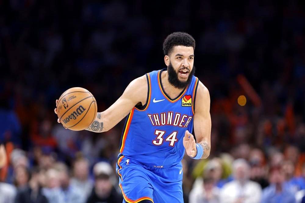 竞技体育里最大的谎言，就是“是金子总会发光”。麦凯恩在76人时命中率跌破4