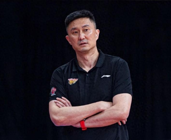 杜锋正式签约上任！新岗位亮相，联手心仪名帅，球迷满心期待10月16日，202