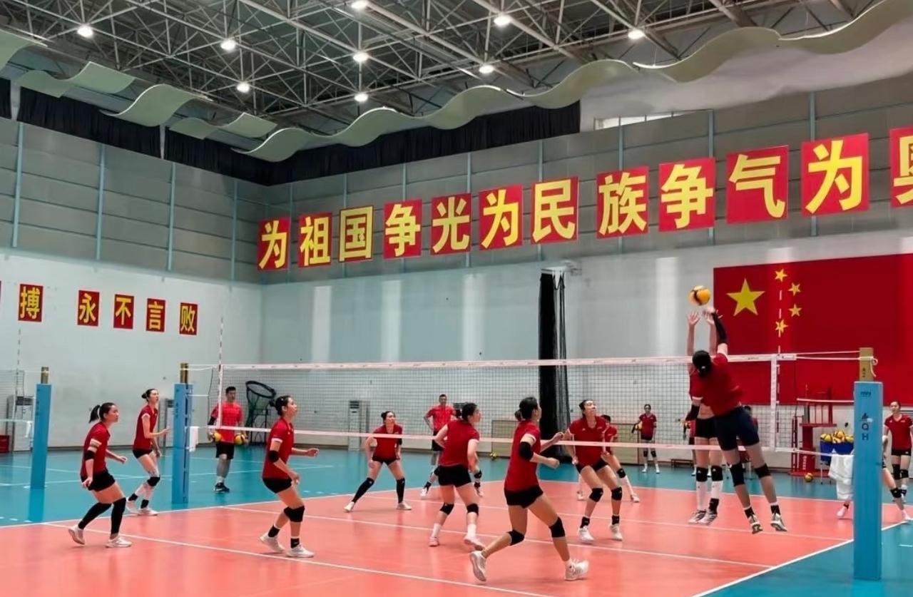 U21名单让集训成为一个笑话，副攻组李涵宇、胡金玺、黄怡维、刘玲集训了半天，结果