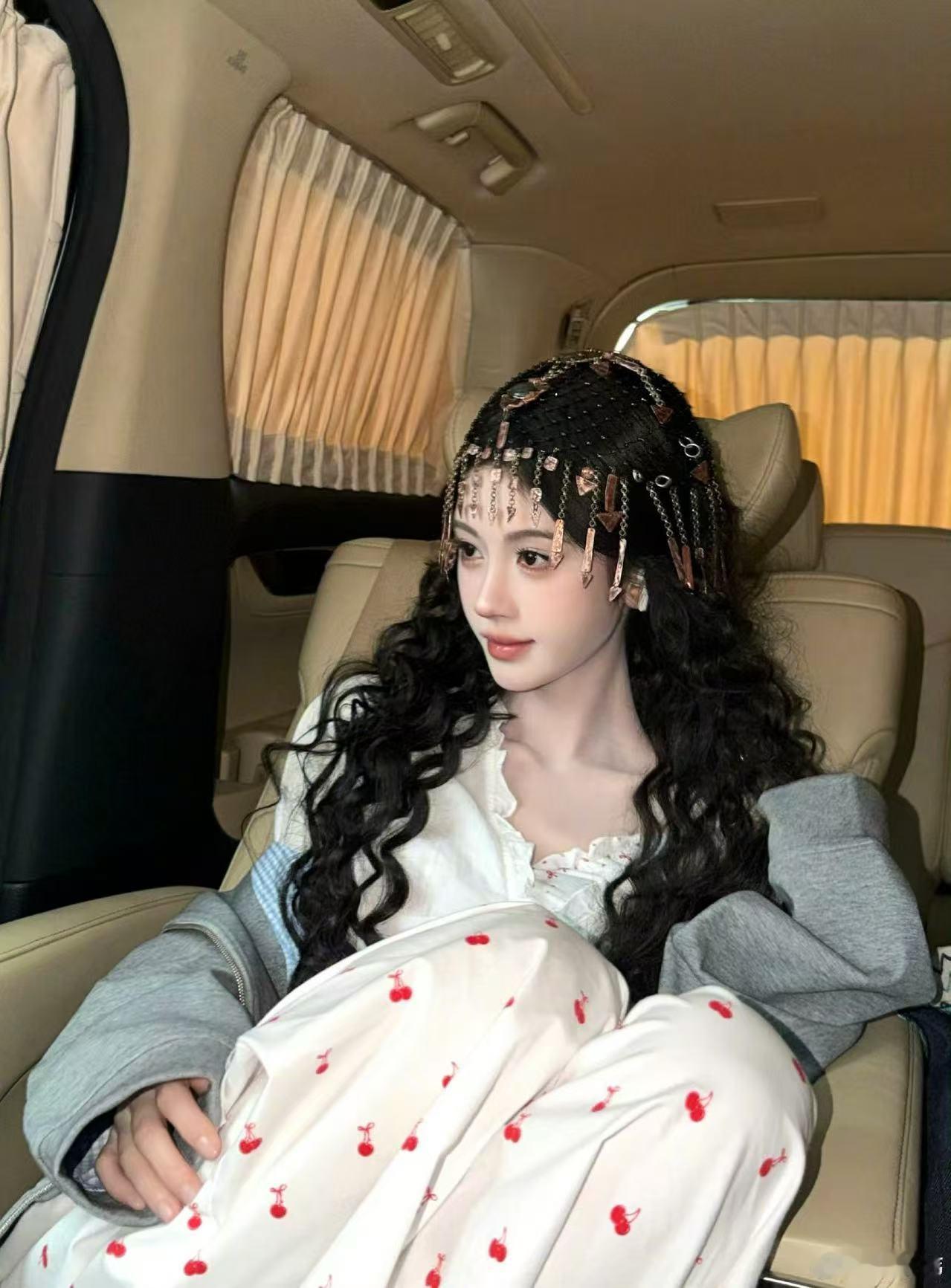 鞠婧祎卷发造型六宫格鞠婧祎卷发造型live鞠婧祎卷发造型六宫格，洋娃娃，🤩[