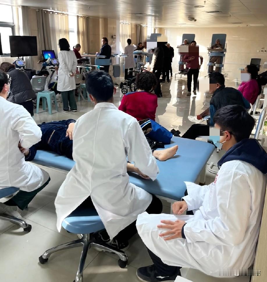 看到个事儿，直接让人喘不过气。82岁的大舅，在病房里亲口断了76岁老伴的生路