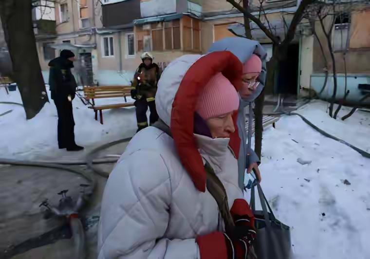 割地还是亡国？俄军下死手，北约画大饼，乌克兰还有活路吗？零下20度的基辅，