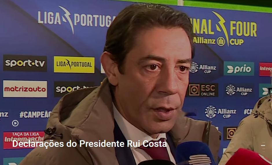 本菲卡俱乐部主席鲁伊·科斯塔，替穆里尼奥承担责任，向球迷道歉。当本菲卡在联赛杯半