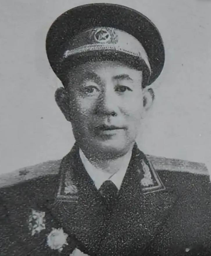 1951年，志愿军开会，彭德怀大喊了一声：“黄朝天，你给我站起来！”违反命令的黄