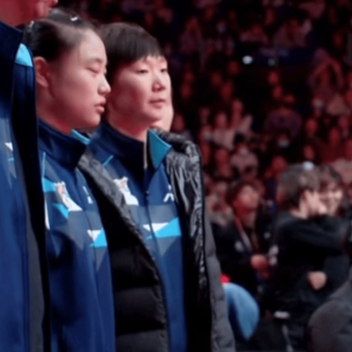 南京乒超联赛总决赛，女线半决赛山东鲁能俱乐部对阵华东理工大学俱乐部，队友暂停时在