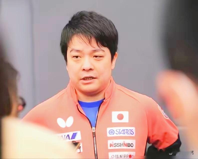 师徒关系破裂？日本队失利赛后，主帅岸川圣当众直接点破头号王牌张本智和心态崩盘的致