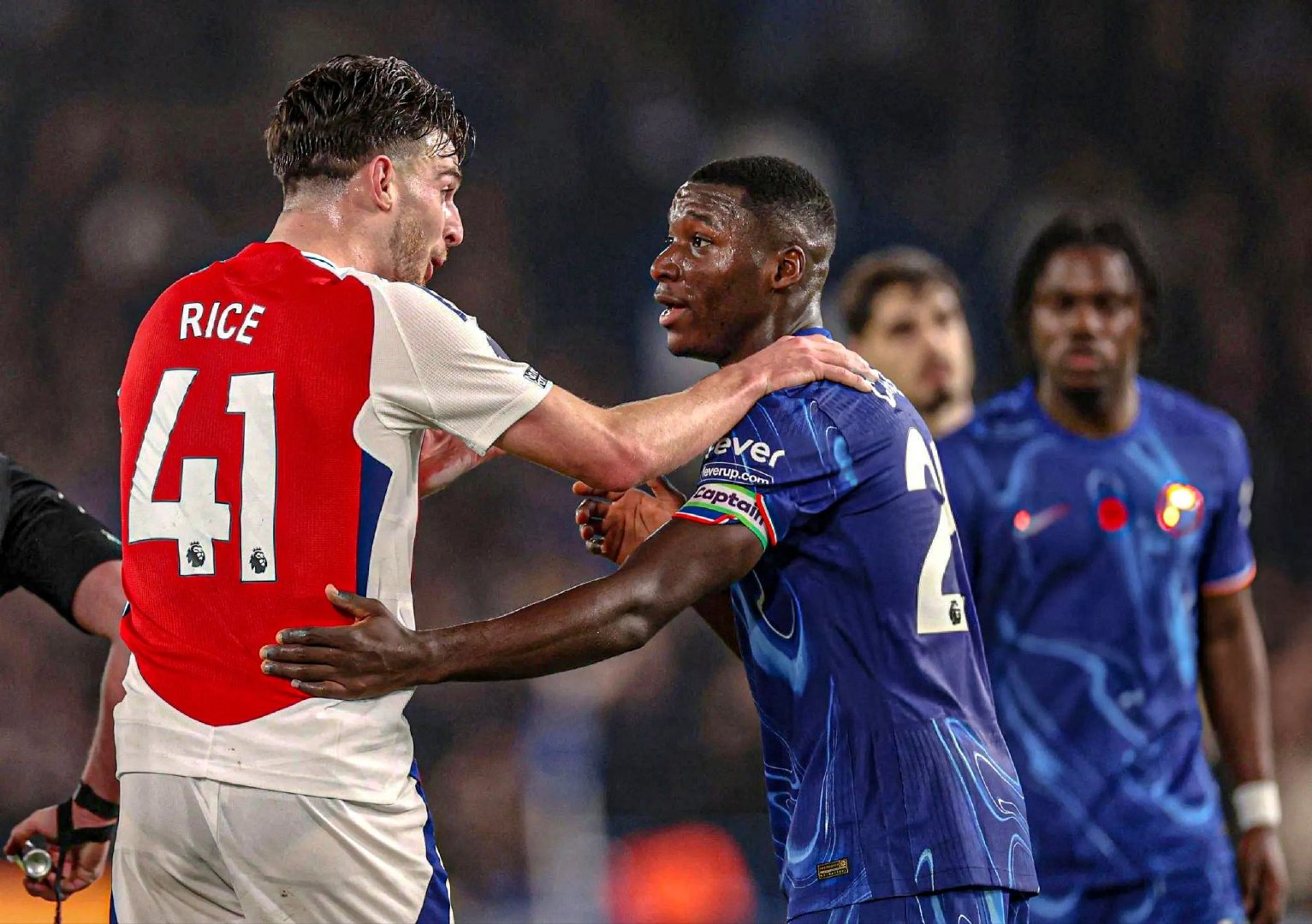 斯科尔斯回应未将赖斯与凯塞多列入世界前五中场的争议：“你看，就为这个我被喷惨了。