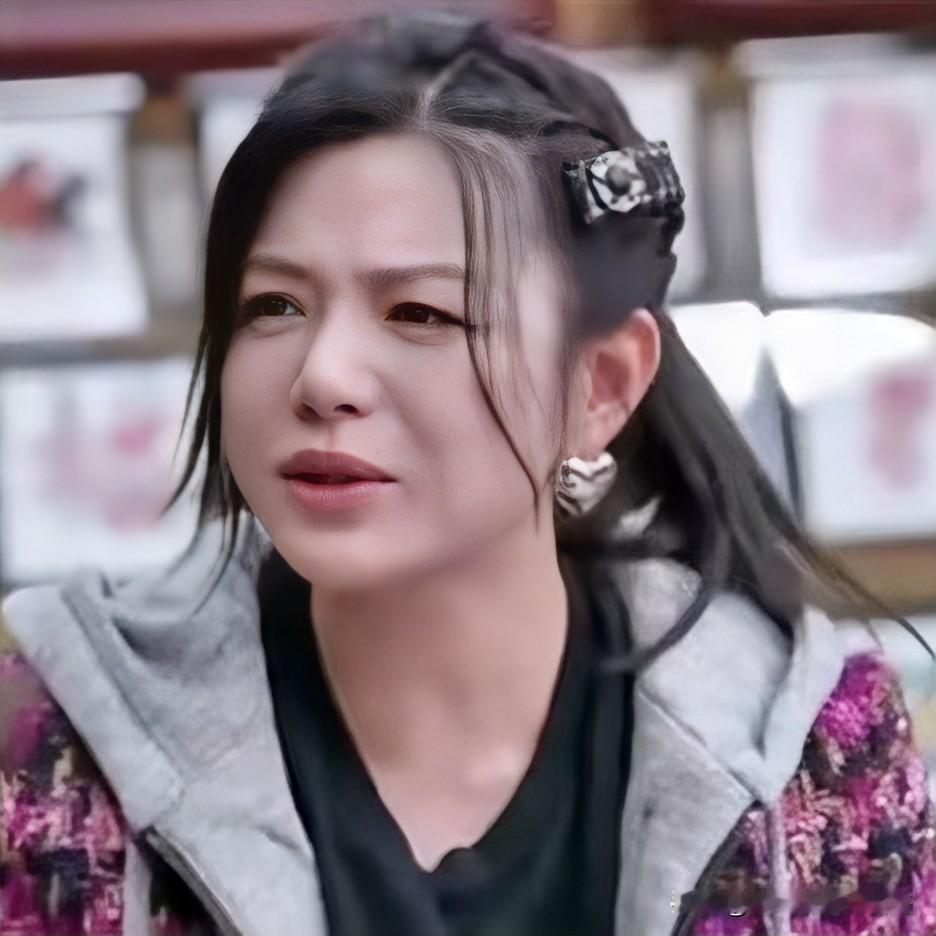我真是想不通陈妍希最大的烦恼不是离婚一事、也不是没戏拍，而是嫌弃自己的头发