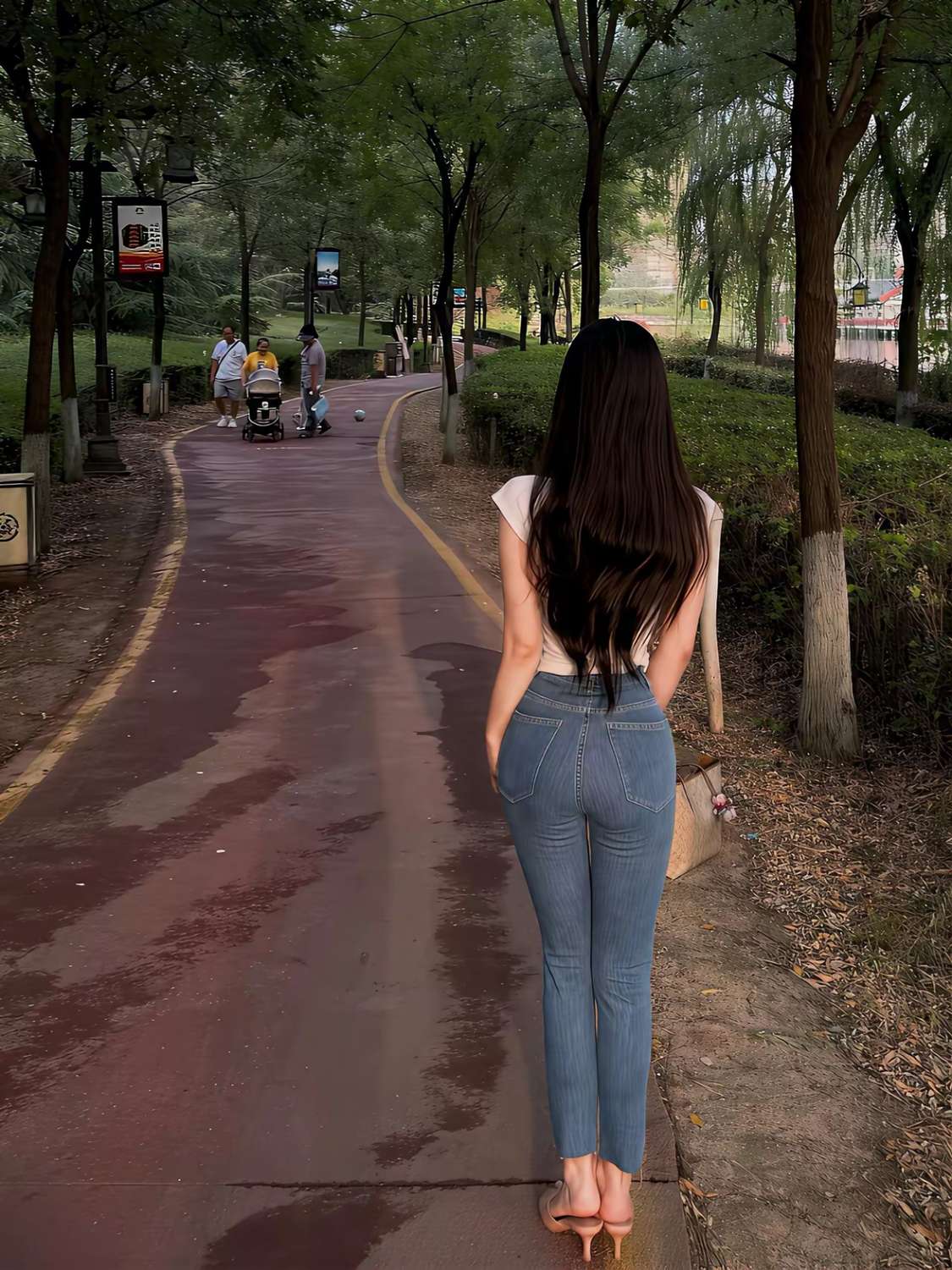 和小姨子饭后散散步，聊聊天