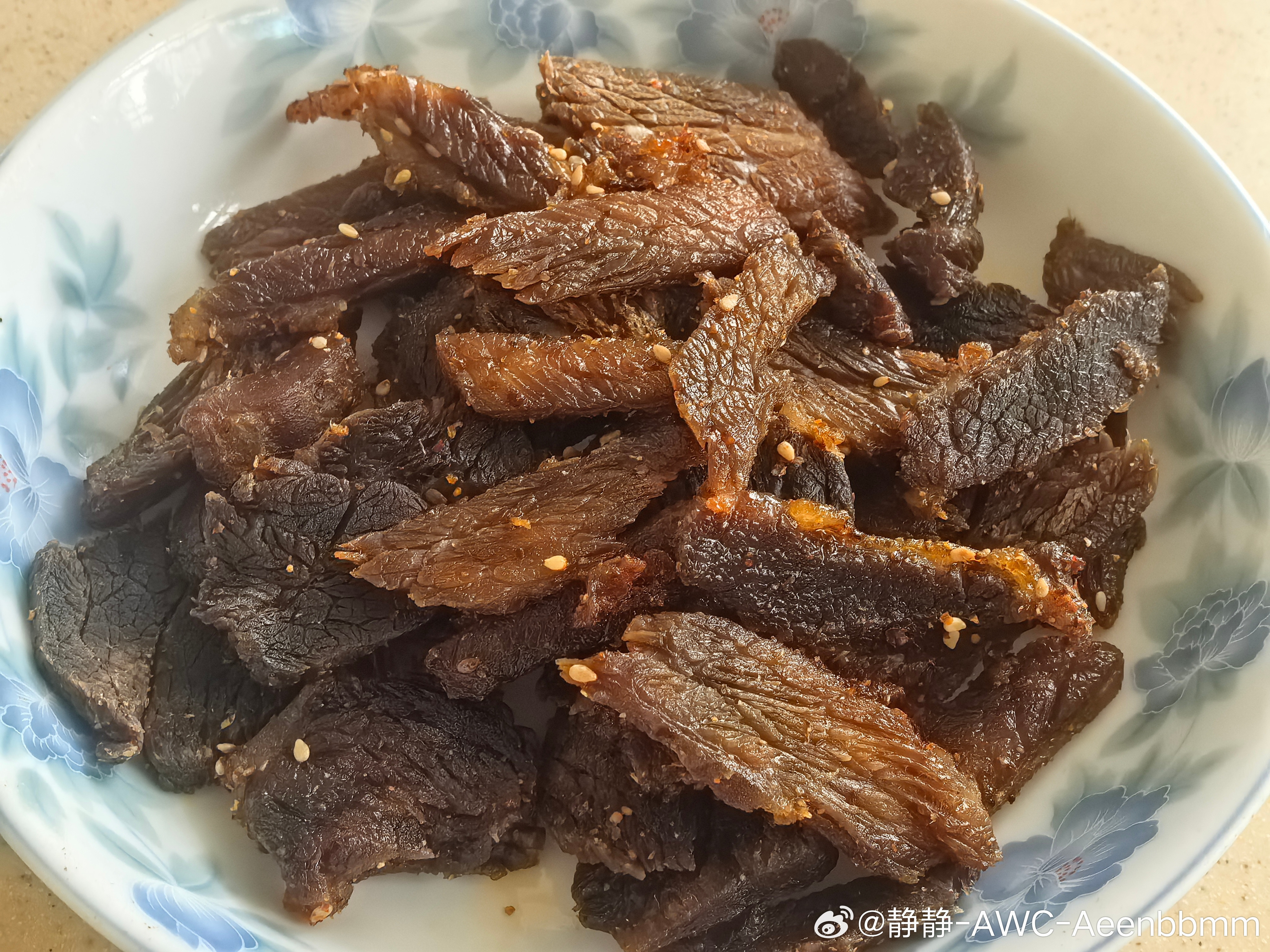 自己做的牛肉干刚刚试了一块味道还挺好的