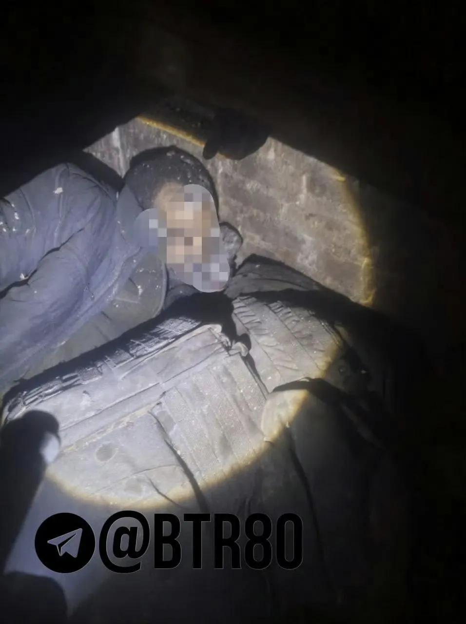 俄军在一条战壕里发现一群被冻死的乌军士兵。这种非战斗减员既表明乌军后勤保障能力