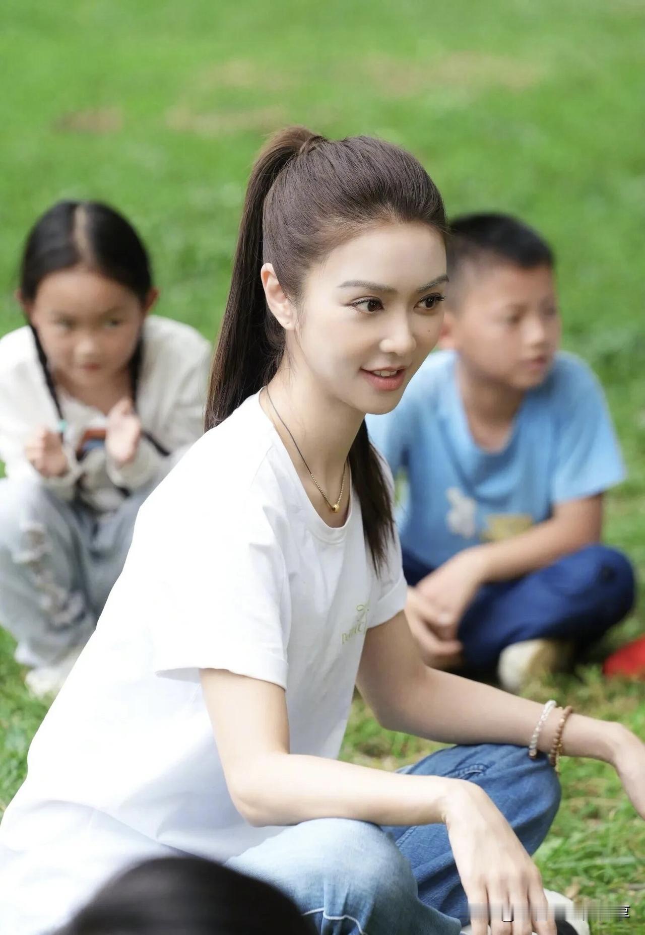 44岁的薛凯琪这颜值也太高了吧，以前不觉得有这么惊艳，现在越来越有星范。她的