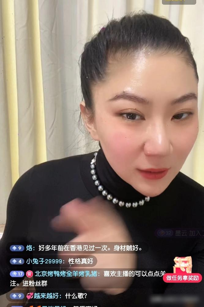 谢贤前女友Coco，当年2000万分手费闹得满城风雨，如今却在直播间里叫卖面膜，