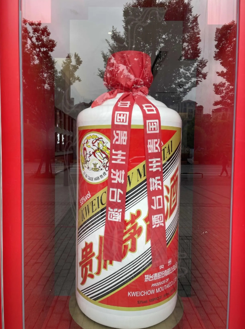 烟酒店喊疼中央公务接待新规出台两天，不上烟、不上酒、不上高档菜深得群众拥护。
