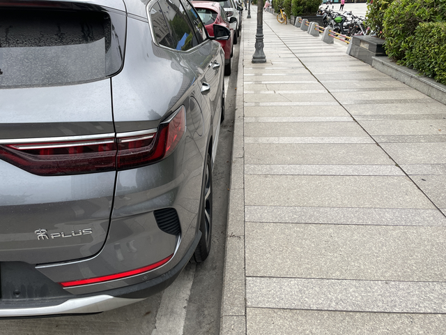 比亚迪360全景重影问题在4儿子店换过一次前方摄像头，然后每次侧方位停车360