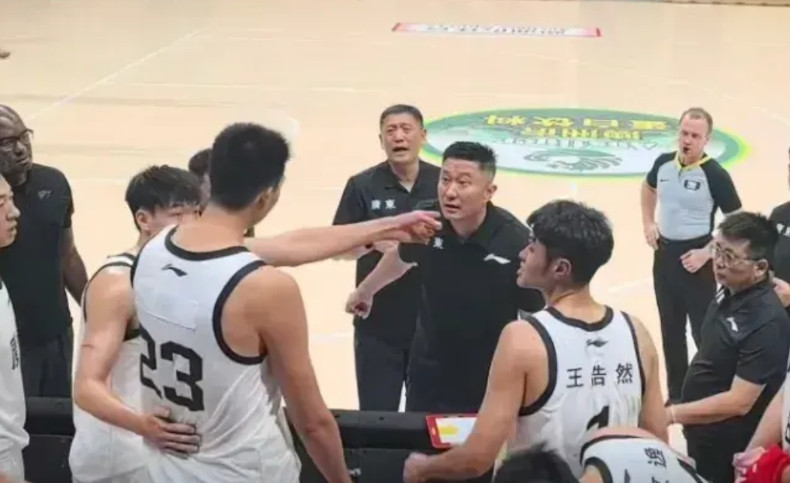 广东队不杜峰指导摊上大事了，除了上赛季外援莫兰德投靠辽宁队了，吉伦沃特也靠不住了