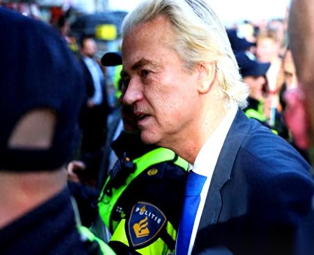 荷兰这出戏,真是绝了。你辛辛苦苦搞竞选,民众真拿票把你投成了第一大党,结果呢?