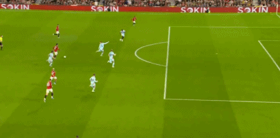 英超联赛第34轮，曼联坐镇老特拉福德球场对阵布伦特福德。此役B费送出助攻，逼近亨