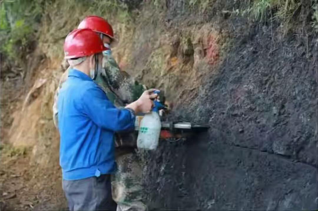 惊掉下巴了，1200吨国家管制石墨弄到美国，这胆儿真是肥上天了！第一次看到上