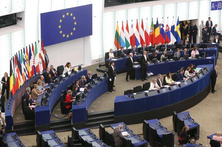 欧议会双标至极，对美缄口却抹黑中国军演，背后藏何猫腻？欧洲议会对特朗普强夺格