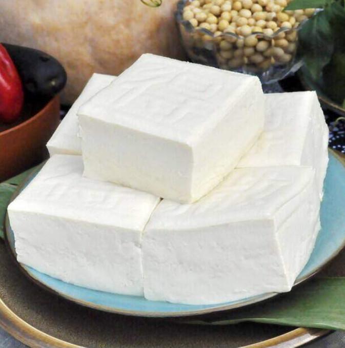 特色菜泥鳅钻豆腐: 泥鳅真的可以“钻”到豆腐里吗? 掀开锅盖看有点懵