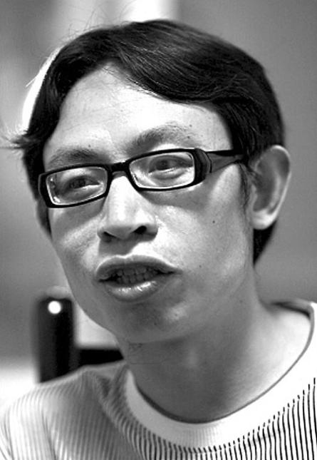 2008年汶川地震时，北大毕业的历史老师范美忠，丢下学生撒腿就跑，出来后，四周竟