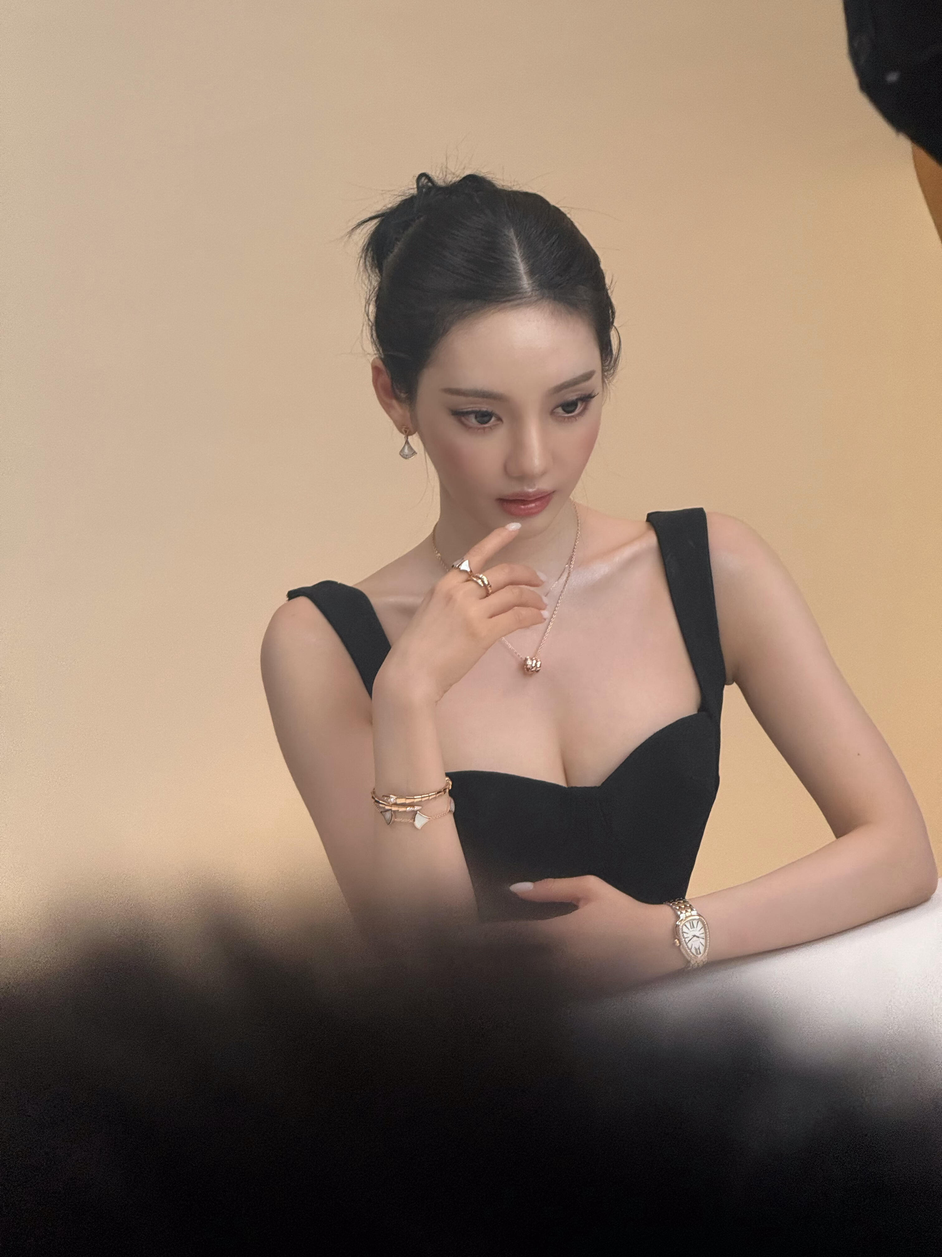 我真是觉得每个人花期是不一样的这种长相最爽的就是在褪去婴儿肥之后……​​​