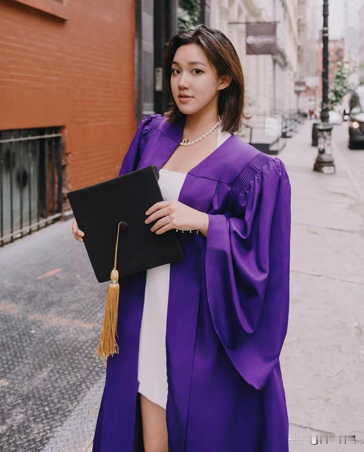 主持人李静的女儿，近照曝光！5月21号，主持人李静的女儿沐尔罕见冲上热搜，