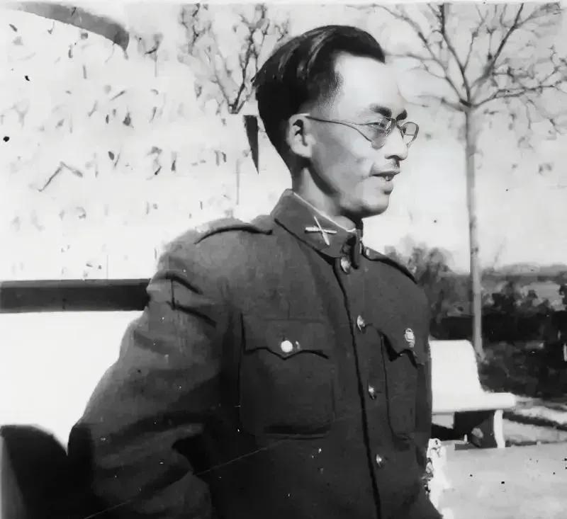 1949年，国军师长李碧光被俘，面对审问，他提了一个奇怪的要求：“能否帮我给周恩
