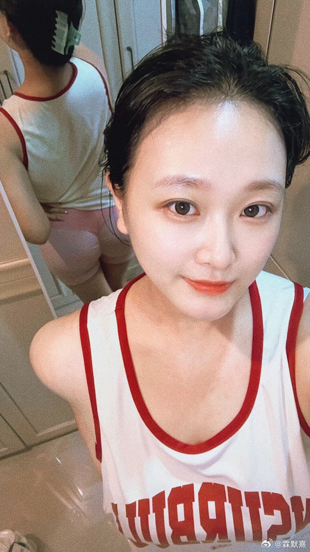 以前你总是推开我，现在我健身了，你推不动了减脂健身